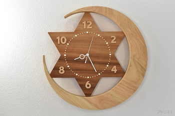 大きな三日月と一番星|素敵なデザインの木の掛け時計はアトリエ1