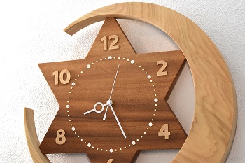 大きな三日月と一番星|素敵なデザインの木の掛け時計はアトリエ1