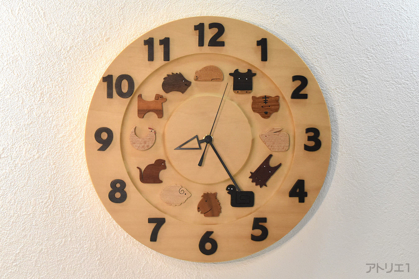 十二支のいる時計 手作りの木の時計はアトリエ1