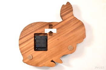 うさぎの掛け時計|木婚式の記念の掛け時計はアトリエ1