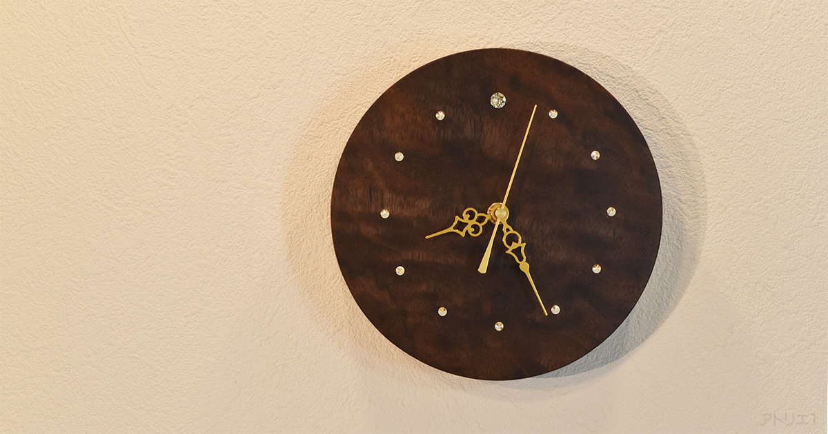 ブラックウオルナットのコンパクトな掛け時計1|おしゃれな木の掛け時計はアトリエ1