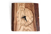 栗の木の掛け時計