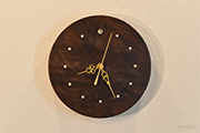 ブラックウオルナットのコンパクトな掛け時計１