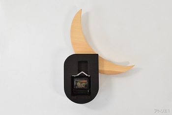 ムーブメントは、カチコチ音のしないクオーツ時計のスイープを使用しているので、くつろぎや癒し空間の時計にも最適です。