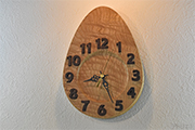 栗の木で作った卵の時計