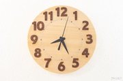 大きな数字で見やすい檜の掛け時計１３
