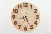 大きな数字で見やすい檜の掛け時計