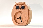 ブナで作ったふくろうの置き時計