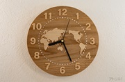 世界地図のある掛け時計３