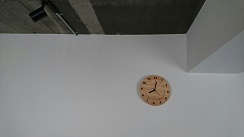 フルリノベをした我が家のリビングを飾る掛け時計が実際に取り付けられた写真